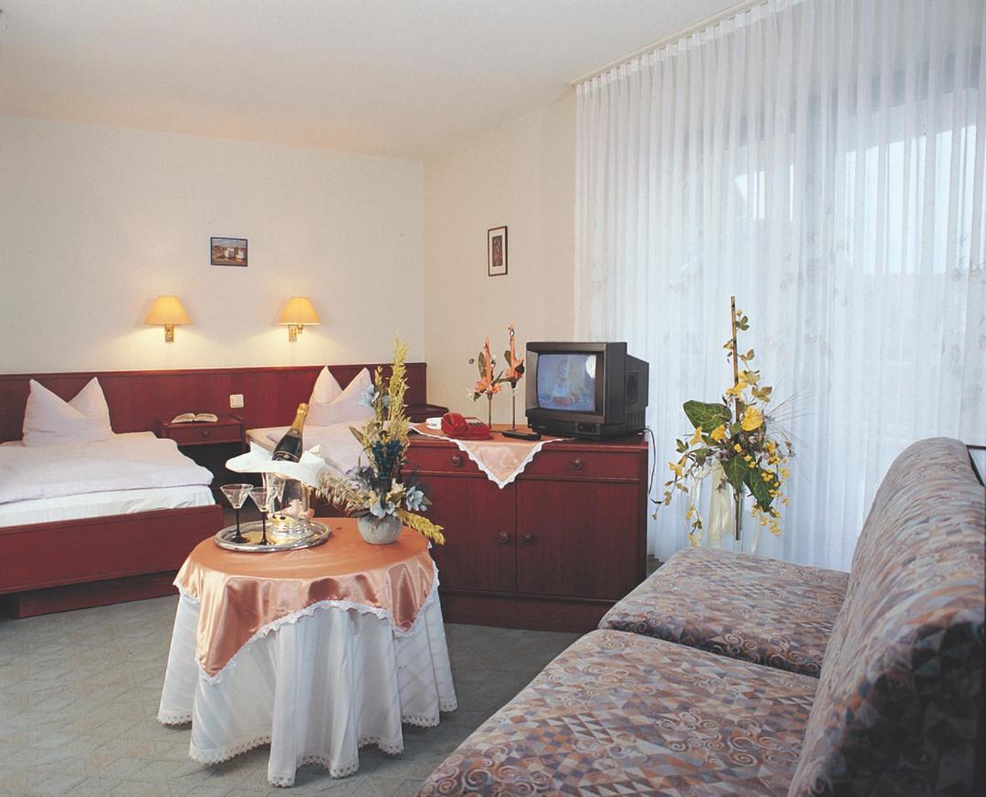 Hotel Zur Schmiede Alsfeld Buitenkant foto